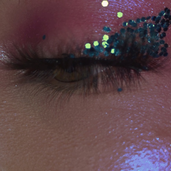 Lashes - Picture 5 of 11